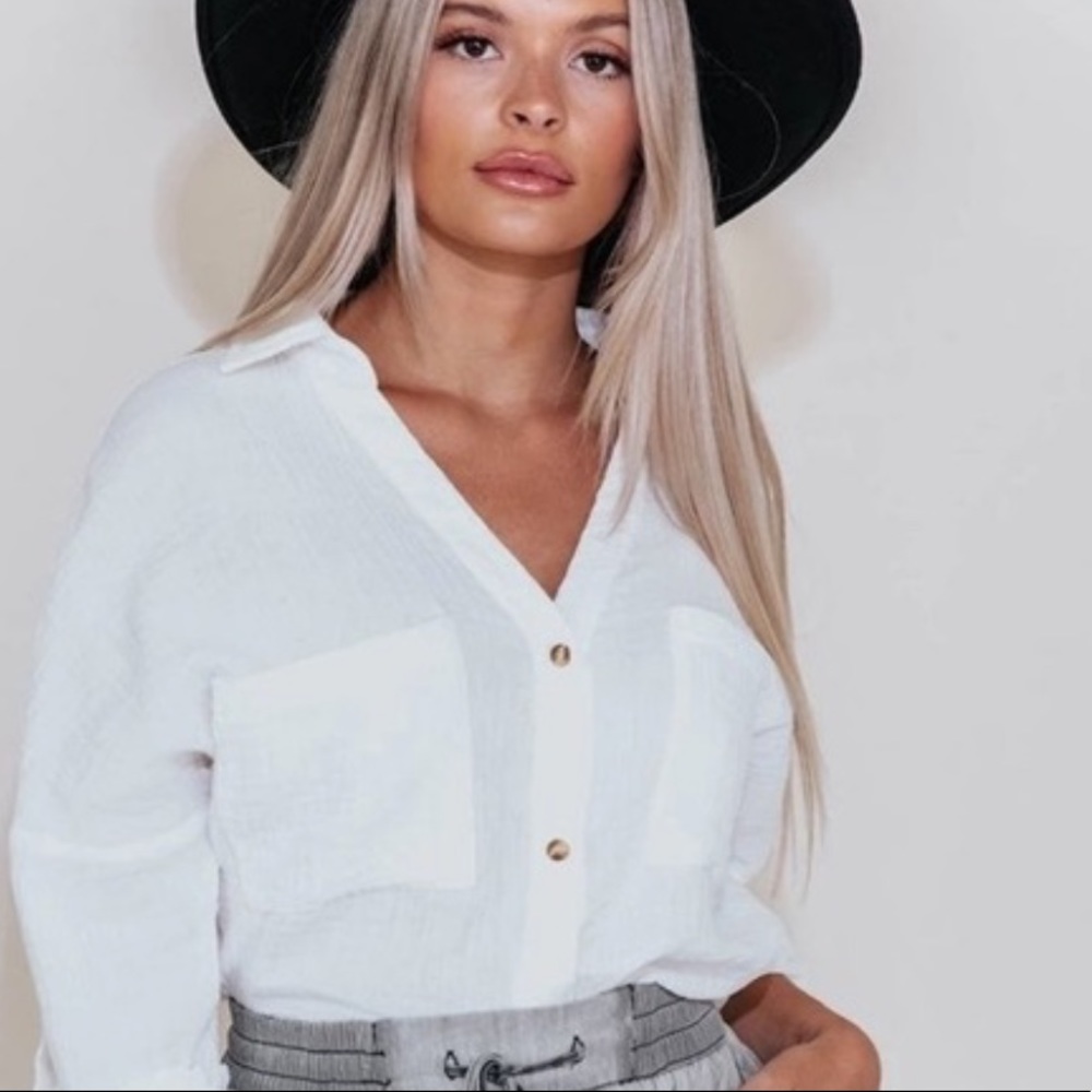 BRAND NEW KITTENISH LINEN TOP